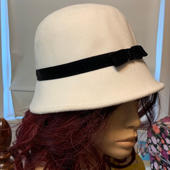 Adorable hat 🎩 - Picture 6 of 6